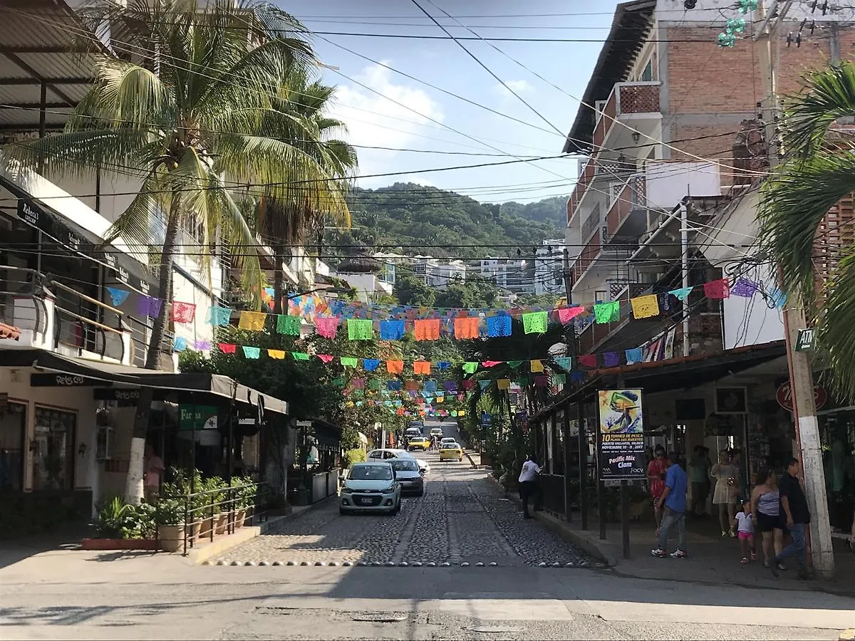 **  Los Muertos Hostal Albergue Puerto Vallarta México